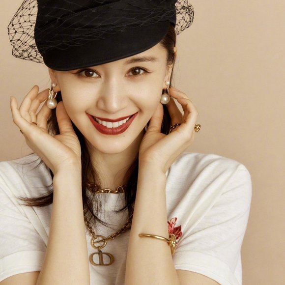 30 MONTAIGNE NECKLACE
